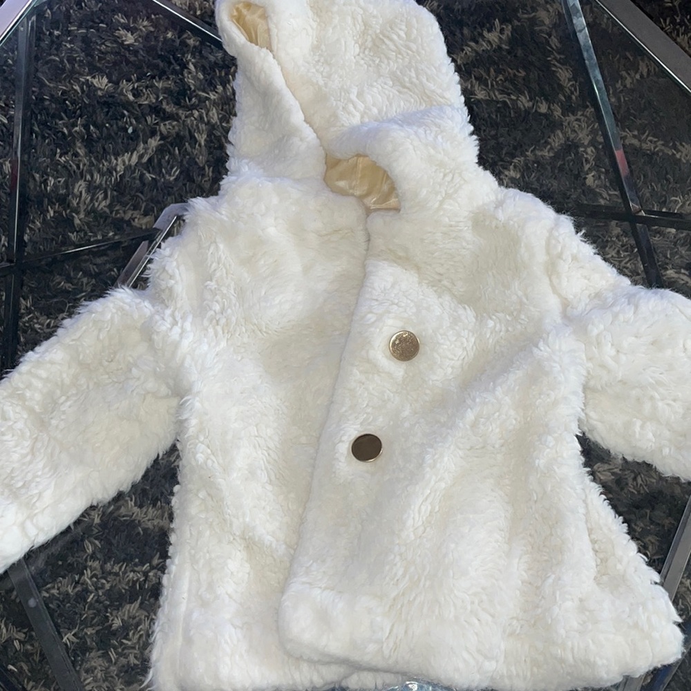White fuzzy coat, faux fur, Casual time, golden buttons, 24 months.